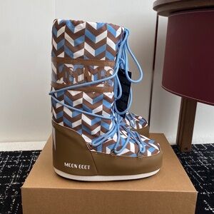 Moon Boot Women's Geometric Pattern Snow Boots - Brown and Blue